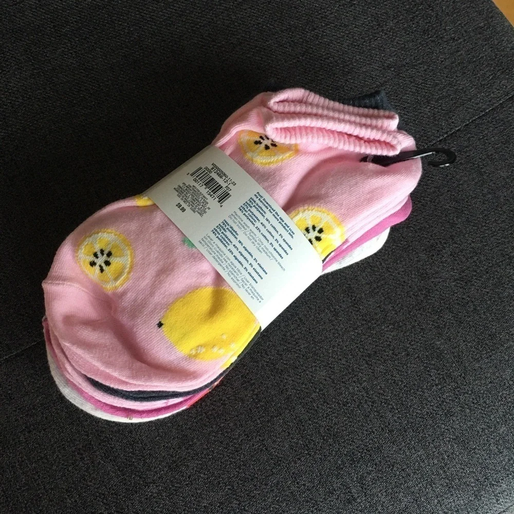 Old Navy Set/6 Women’s Fruit Theme Variety Ankle Socks, One Size